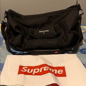 Supreme duffle bag ss19